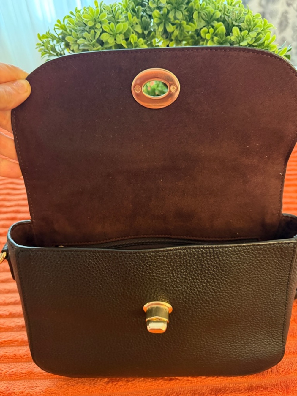 Coach black pebbled leather bag 🖤
Minimal, classy, and easy to style. - Picture 7 of 16